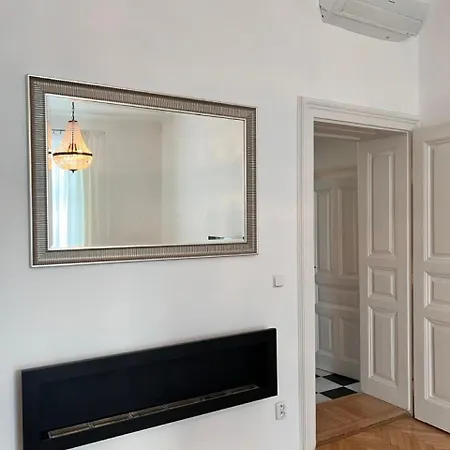 Stylish Flat In Centre *